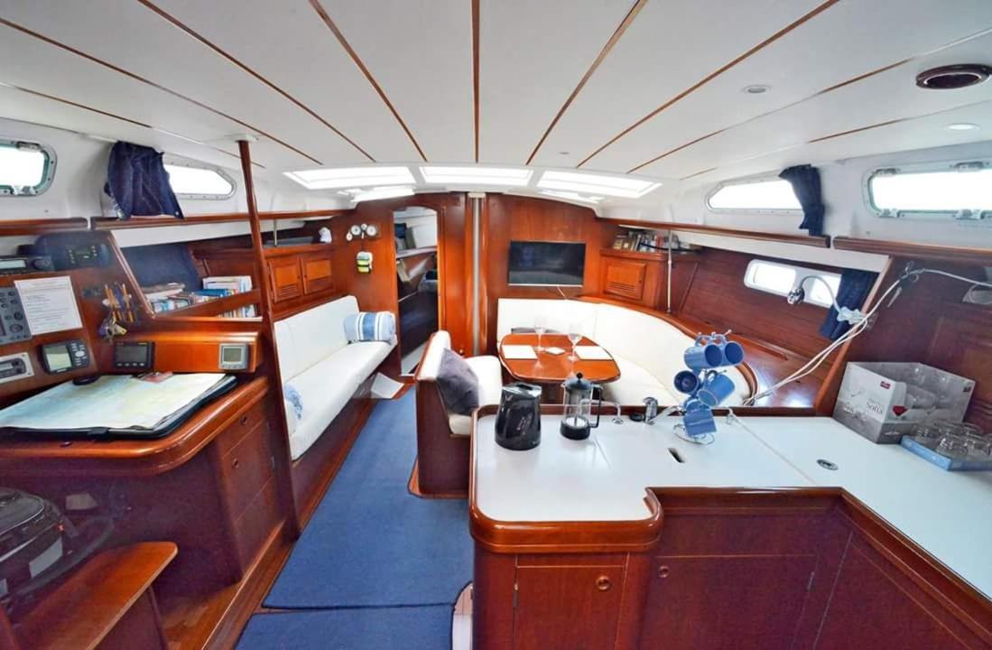 Luxury Yacht Stay "White Dove" Sleeps 6 Gibraltar Exterior photo